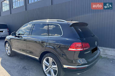 Внедорожник / Кроссовер Volkswagen Touareg 2015 в 