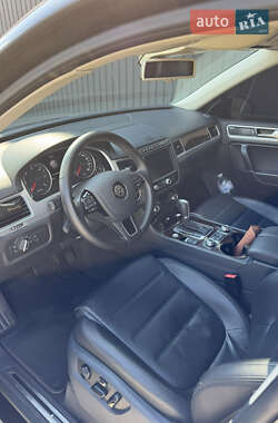 Внедорожник / Кроссовер Volkswagen Touareg 2015 в 