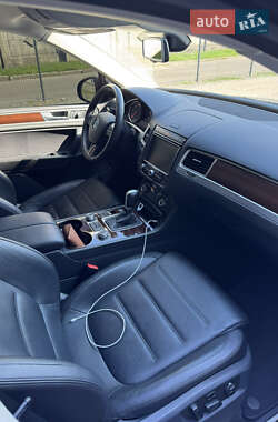 Внедорожник / Кроссовер Volkswagen Touareg 2015 в 