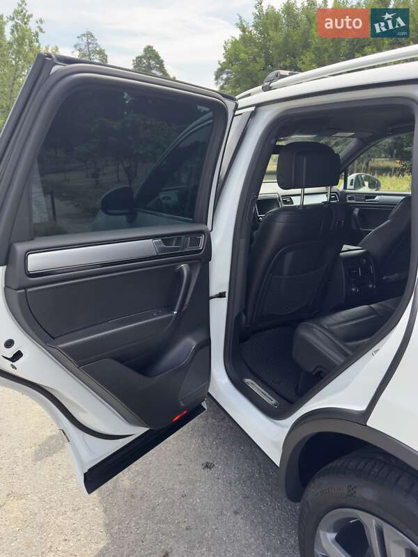 Внедорожник / Кроссовер Volkswagen Touareg 2017 в Киеве