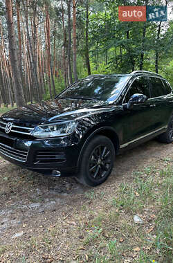 Позашляховик / Кросовер Volkswagen Touareg 2013 в Сумах