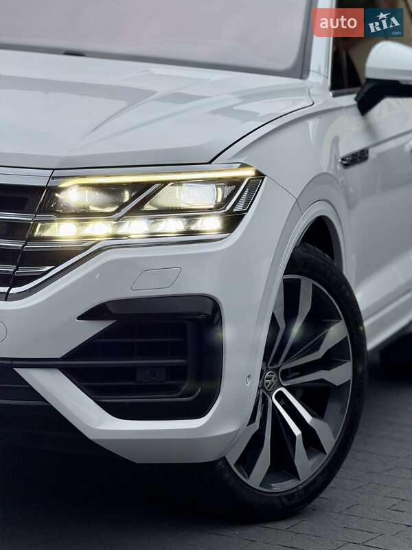 Позашляховик / Кросовер Volkswagen Touareg 2019 в Хусті