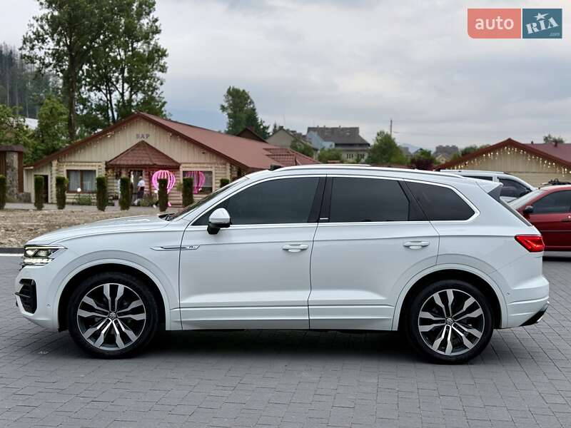 Позашляховик / Кросовер Volkswagen Touareg 2019 в Хусті