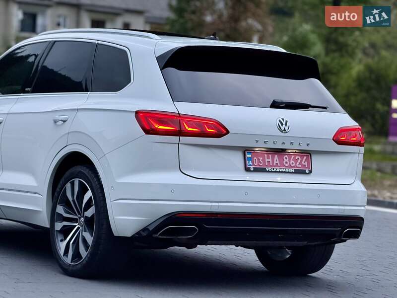 Позашляховик / Кросовер Volkswagen Touareg 2019 в Хусті