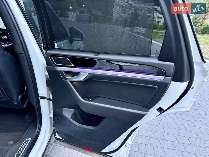 Позашляховик / Кросовер Volkswagen Touareg 2019 в Хусті