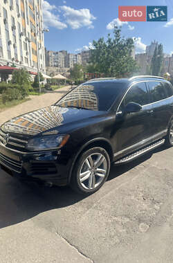 Внедорожник / Кроссовер Volkswagen Touareg 2012 в Киеве