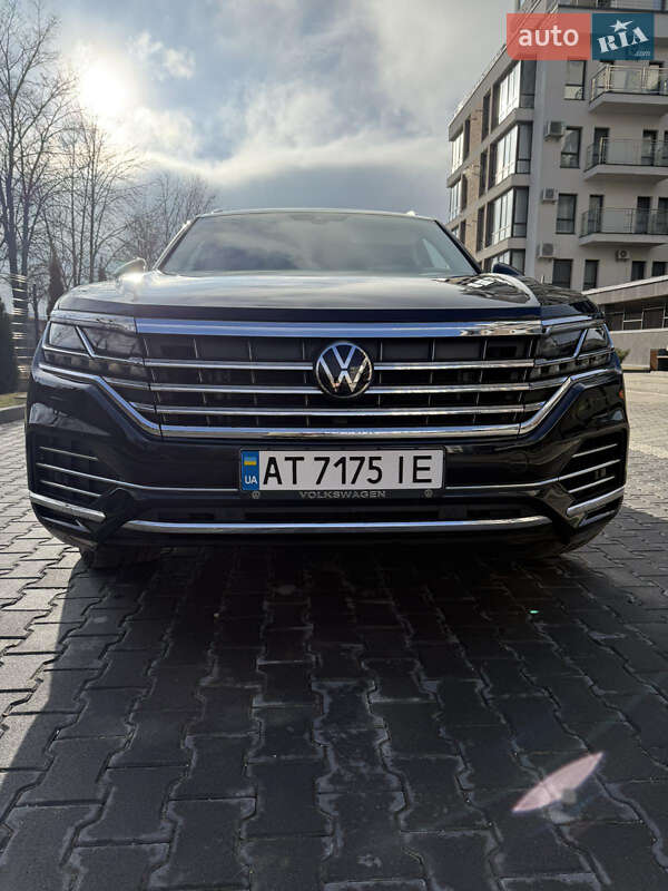 Позашляховик / Кросовер Volkswagen Touareg 2018 в Івано-Франківську