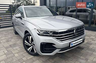 Позашляховик / Кросовер Volkswagen Touareg 2022 в 
