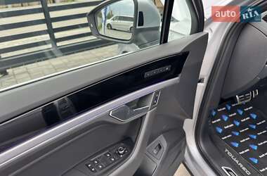 Позашляховик / Кросовер Volkswagen Touareg 2022 в 