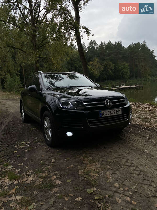 Внедорожник / Кроссовер Volkswagen Touareg 2011 в Ровно