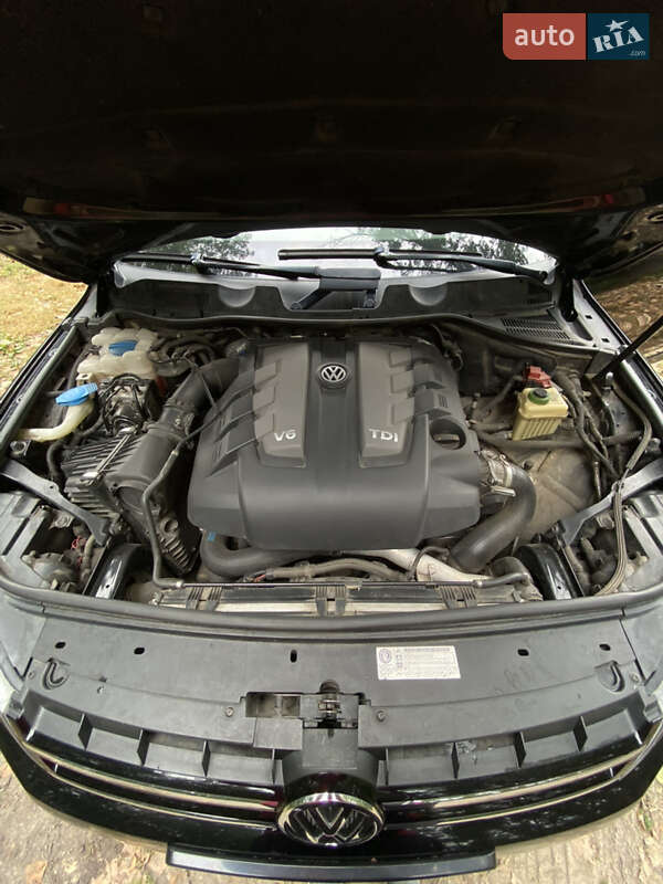 Внедорожник / Кроссовер Volkswagen Touareg 2011 в Ровно