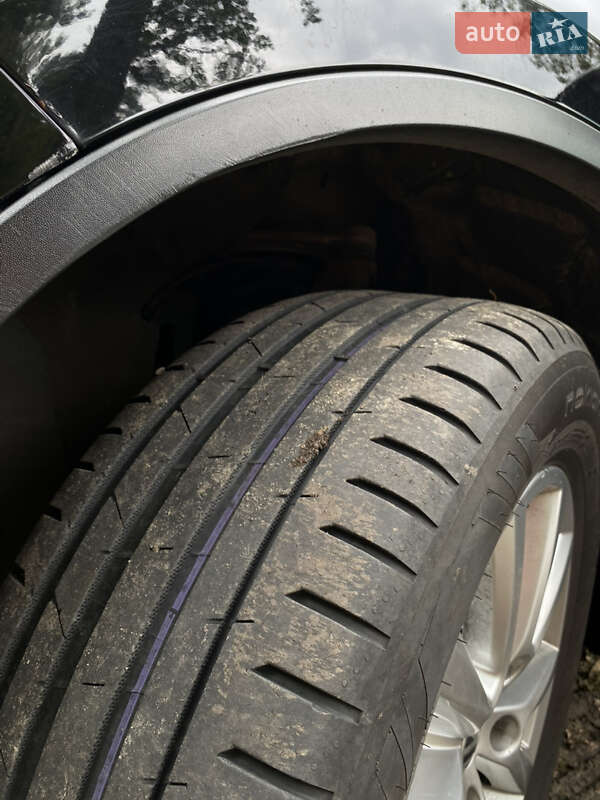 Внедорожник / Кроссовер Volkswagen Touareg 2011 в Ровно