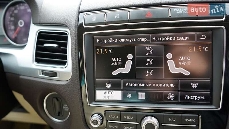 Внедорожник / Кроссовер Volkswagen Touareg 2015 в Житомире