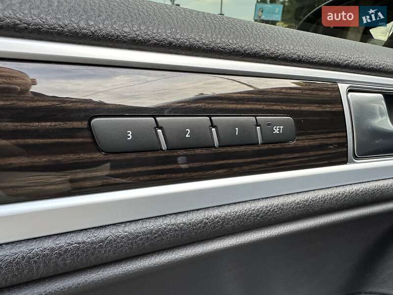 Внедорожник / Кроссовер Volkswagen Touareg 2017 в Киеве
