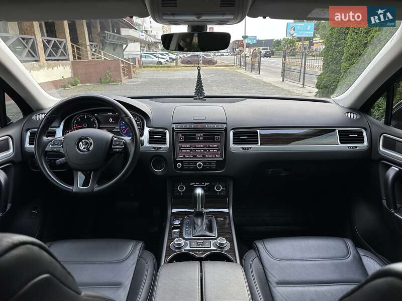 Внедорожник / Кроссовер Volkswagen Touareg 2017 в Киеве