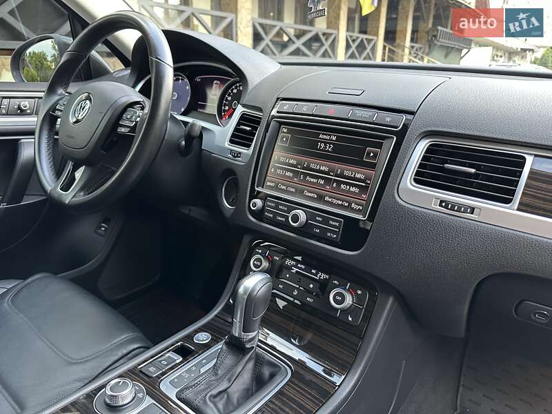 Внедорожник / Кроссовер Volkswagen Touareg 2017 в Киеве