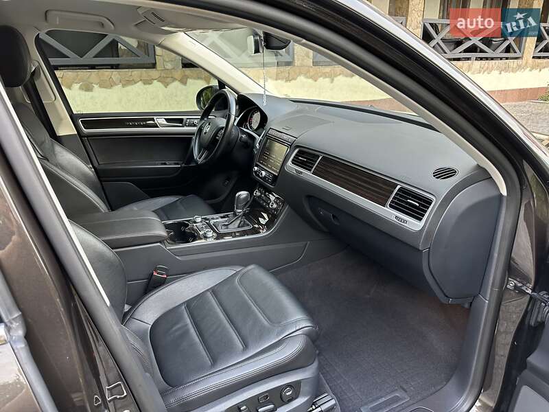 Внедорожник / Кроссовер Volkswagen Touareg 2017 в Киеве
