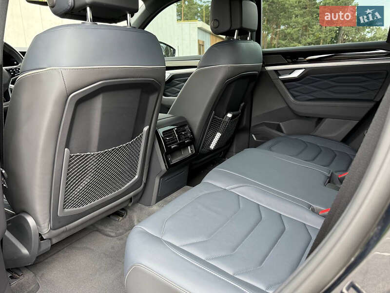 Внедорожник / Кроссовер Volkswagen Touareg 2022 в Киеве