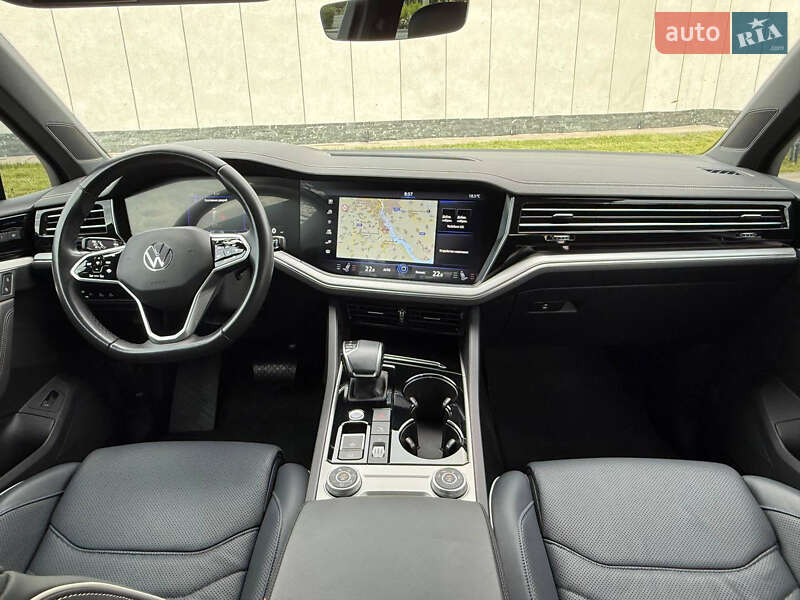 Внедорожник / Кроссовер Volkswagen Touareg 2022 в Киеве