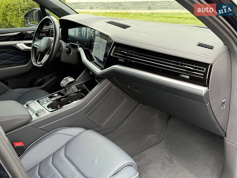 Внедорожник / Кроссовер Volkswagen Touareg 2022 в Киеве