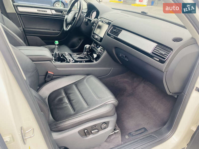 Внедорожник / Кроссовер Volkswagen Touareg 2010 в Черновцах