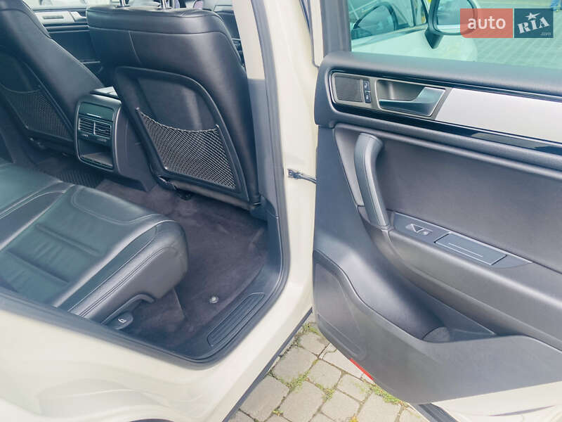 Внедорожник / Кроссовер Volkswagen Touareg 2010 в Черновцах