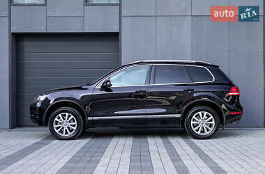 Позашляховик / Кросовер Volkswagen Touareg 2012 в 