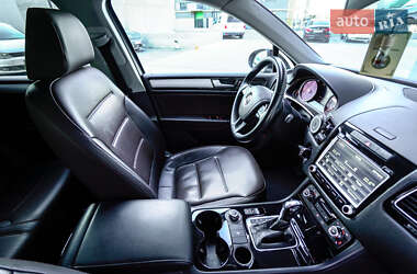Позашляховик / Кросовер Volkswagen Touareg 2012 в 
