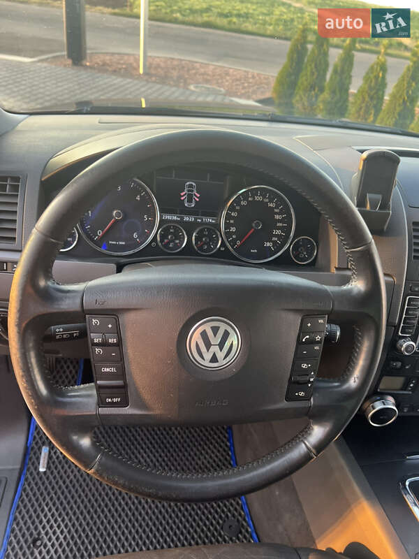 Внедорожник / Кроссовер Volkswagen Touareg 2008 в Голованевске