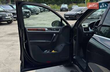 Внедорожник / Кроссовер Volkswagen Touareg 2011 в 