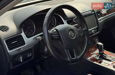 Внедорожник / Кроссовер Volkswagen Touareg 2011 в 