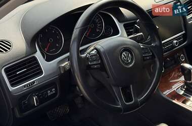 Внедорожник / Кроссовер Volkswagen Touareg 2011 в 