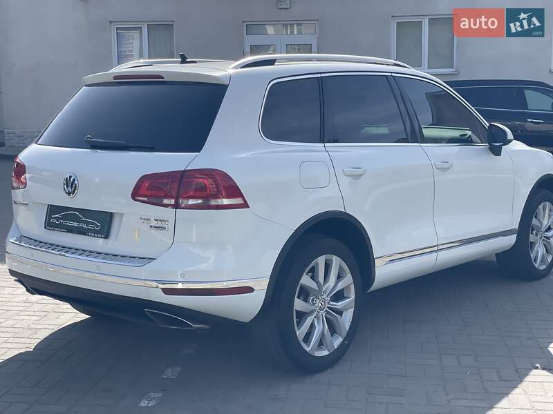Внедорожник / Кроссовер Volkswagen Touareg 2014 в Черновцах