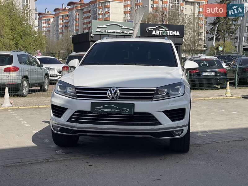 Внедорожник / Кроссовер Volkswagen Touareg 2014 в Черновцах