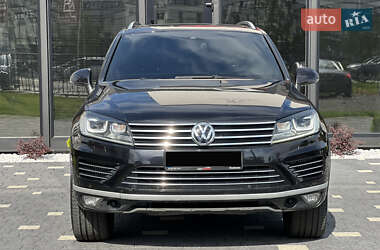 Внедорожник / Кроссовер Volkswagen Touareg 2015 в 