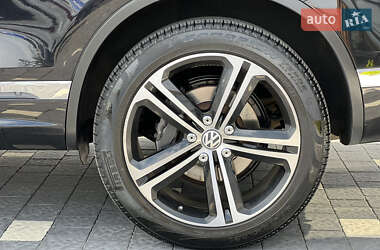 Внедорожник / Кроссовер Volkswagen Touareg 2015 в 