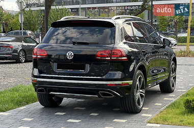 Внедорожник / Кроссовер Volkswagen Touareg 2015 в 