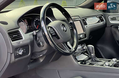 Внедорожник / Кроссовер Volkswagen Touareg 2015 в 