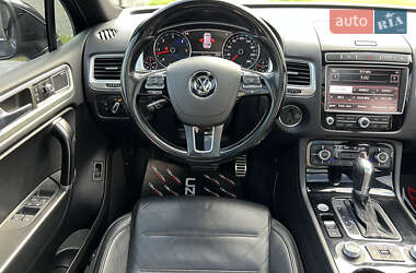 Внедорожник / Кроссовер Volkswagen Touareg 2015 в 