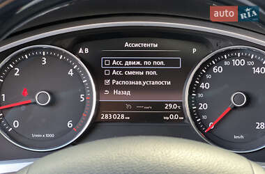 Внедорожник / Кроссовер Volkswagen Touareg 2015 в 