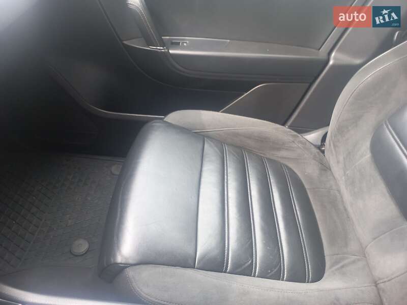 Внедорожник / Кроссовер Volkswagen Touareg 2011 в Шептицькому