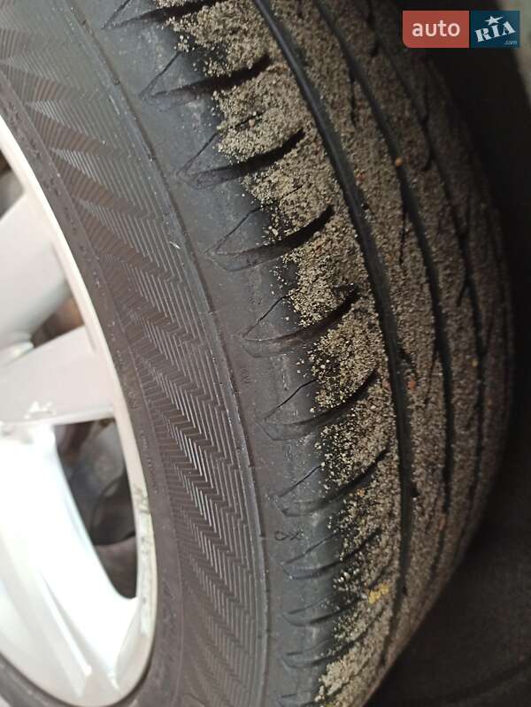 Позашляховик / Кросовер Volkswagen Touareg 2012 в Києві