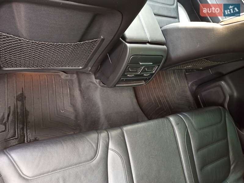 Позашляховик / Кросовер Volkswagen Touareg 2012 в Києві