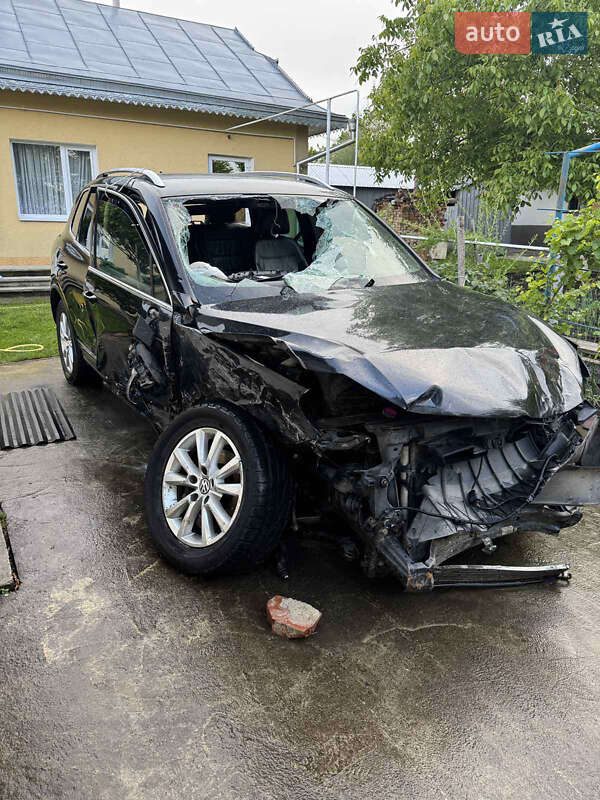 Внедорожник / Кроссовер Volkswagen Touareg 2011 в Яремче