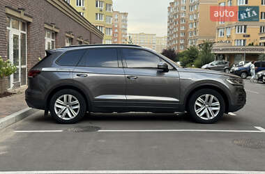 Внедорожник / Кроссовер Volkswagen Touareg 2019 в 