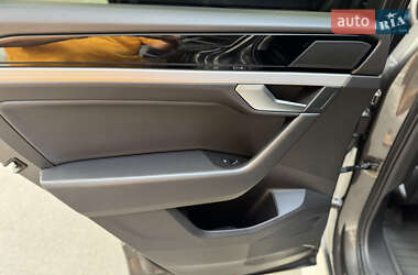 Внедорожник / Кроссовер Volkswagen Touareg 2019 в 
