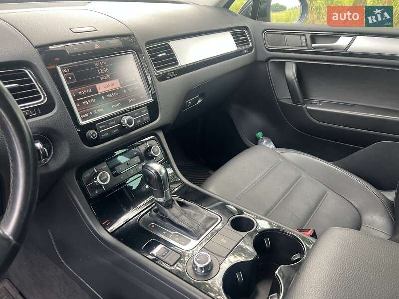 Внедорожник / Кроссовер Volkswagen Touareg 2011 в Броварах