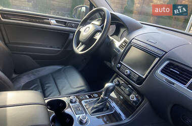Внедорожник / Кроссовер Volkswagen Touareg 2017 в 