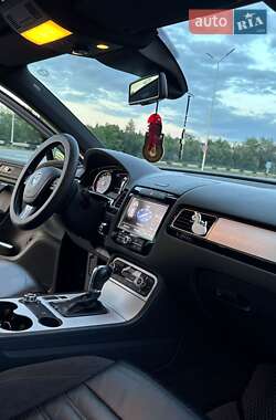 Внедорожник / Кроссовер Volkswagen Touareg 2011 в 