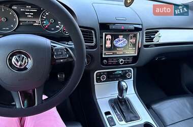 Внедорожник / Кроссовер Volkswagen Touareg 2011 в 